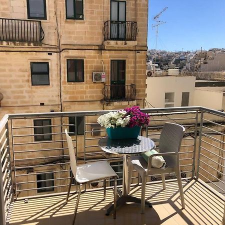 Well Located 2 Bedroom Flat In St.Julians San Ġiljan Buitenkant foto