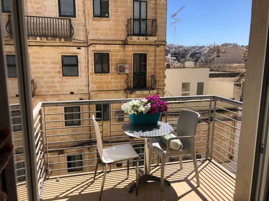 Well Located 2 Bedroom Flat In St.Julians San Ġiljan Buitenkant foto
